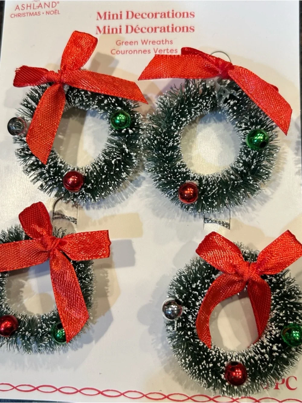 Ashland Home Decor 16 mini green holiday wreaths, new with tags, nwt